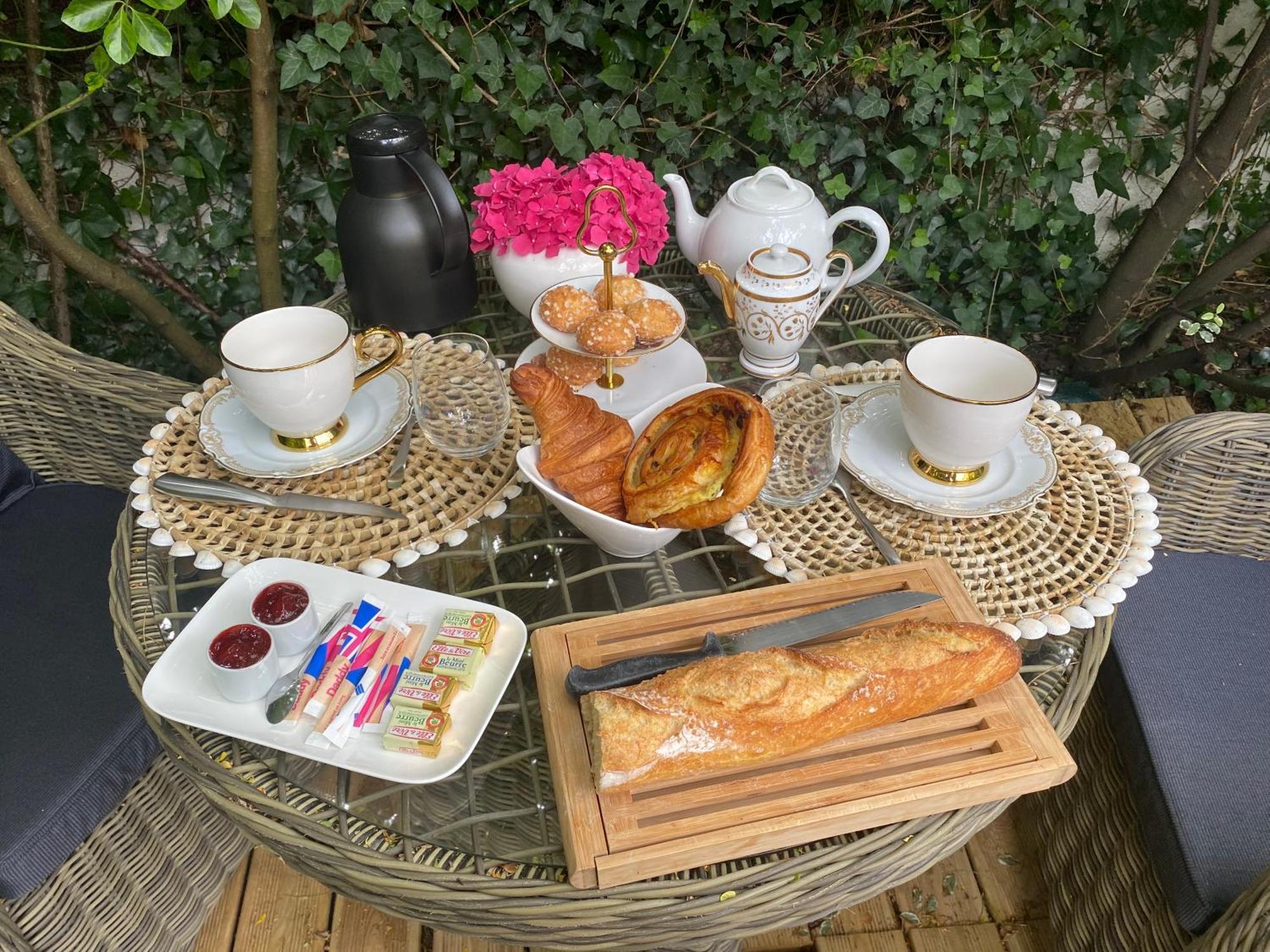 Chez Patou Bed & Breakfast Лавал Екстериор снимка